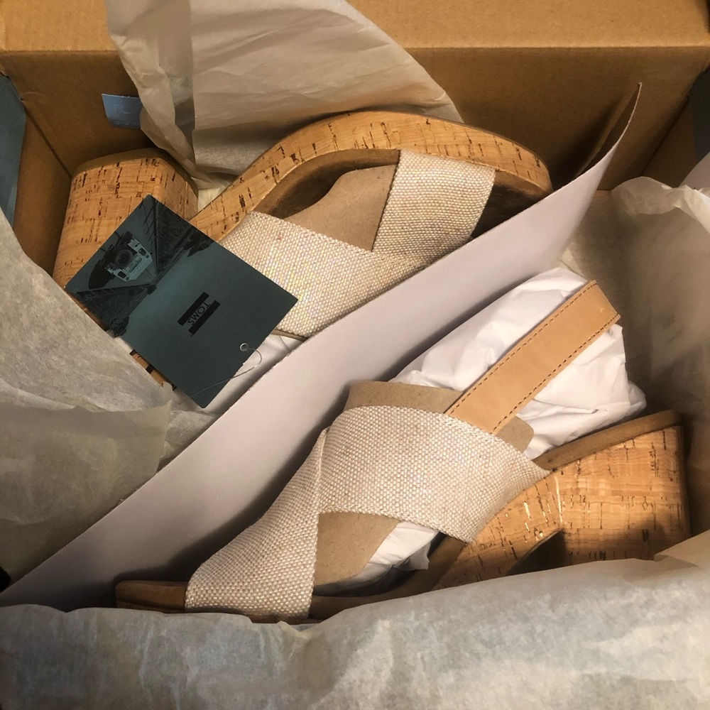 TOMS Ibiza Sandals, Size 9, Brand New in Box